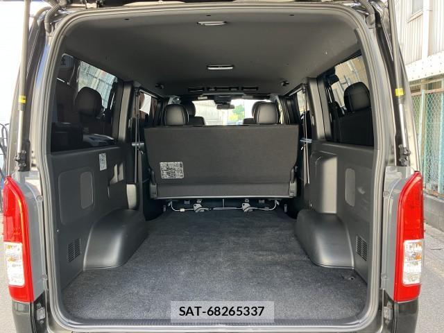 Toyota HIACE VAN 2024-04 8328792-5