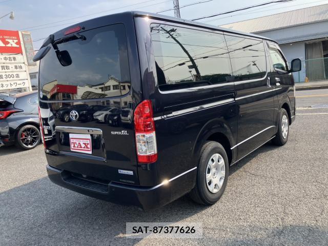 Toyota HIACE VAN 2022-04 8329380-1