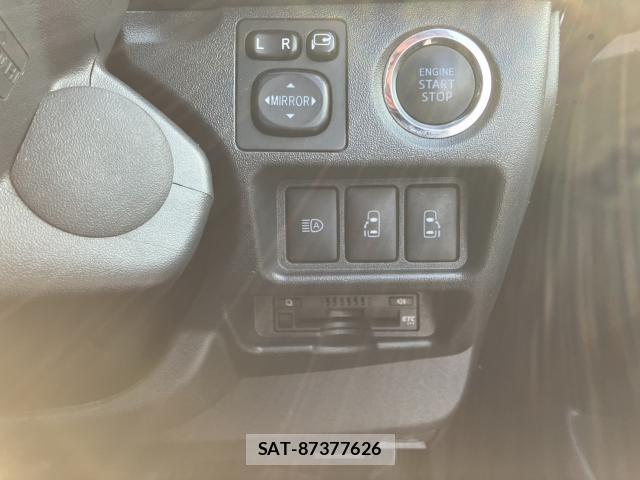 Toyota HIACE VAN 2022-04 8329380-6
