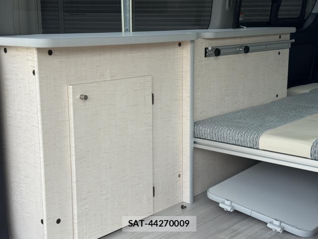 Toyota HIACE VAN 2023-08 8329849-10