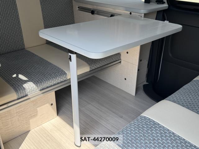 Toyota HIACE VAN 2023-08 8329849-12