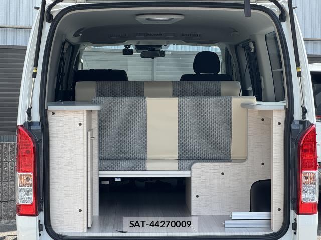 Toyota HIACE VAN 2023-08 8329849-13