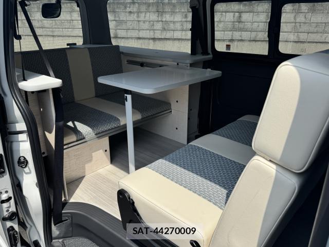 Toyota HIACE VAN 2023-08 8329849-14