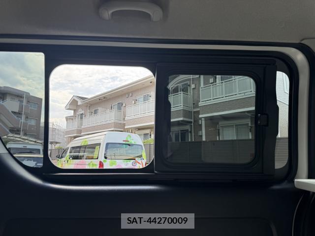 Toyota HIACE VAN 2023-08 8329849-15