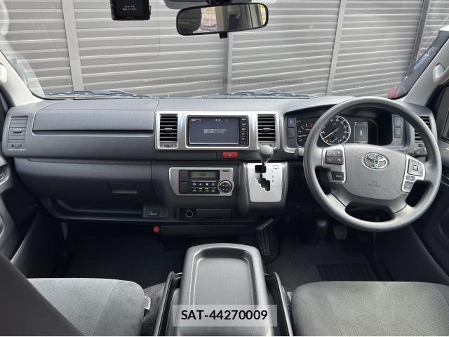Toyota HIACE VAN 2023-08 8329849-17