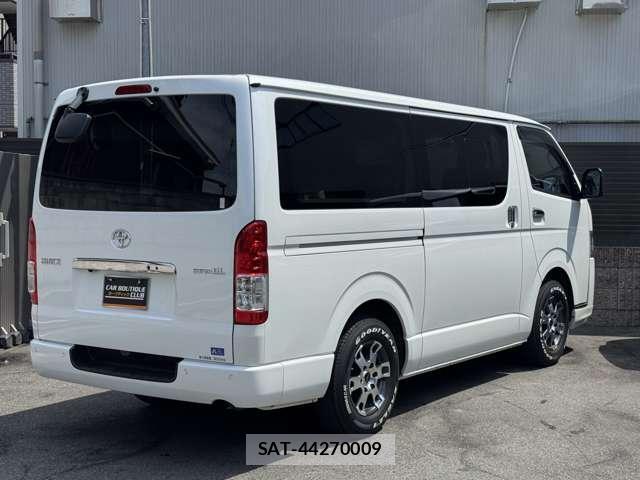 Toyota HIACE VAN 2023-08 8329849-3