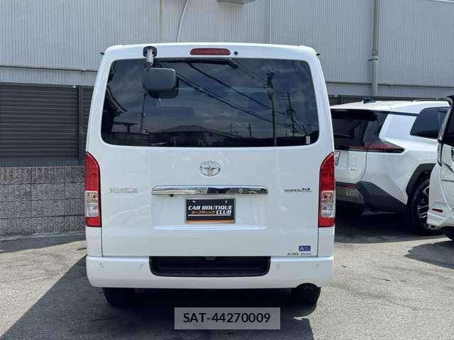 Toyota HIACE VAN 2023-08 8329849-4