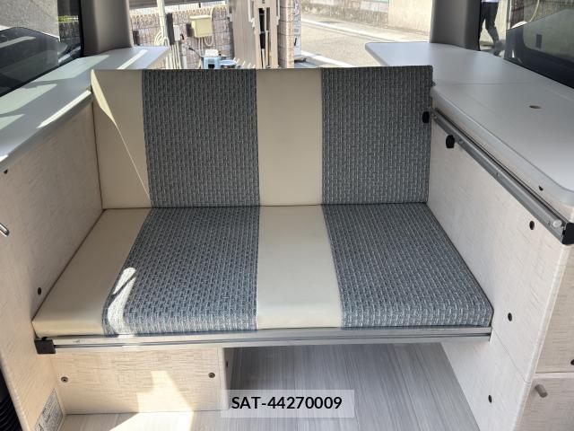 Toyota HIACE VAN 2023-08 8329849-8