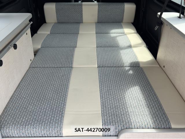 Toyota HIACE VAN 2023-08 8329849-9