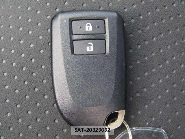 Toyota HIACE VAN 2022-08 8330335-12