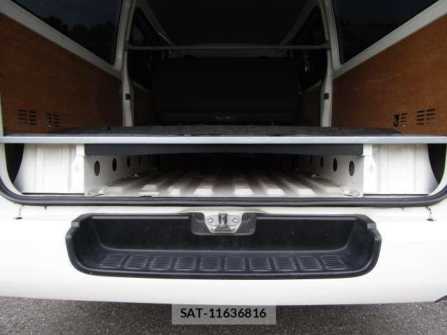 Toyota HIACE VAN 2020-08 8330338-6
