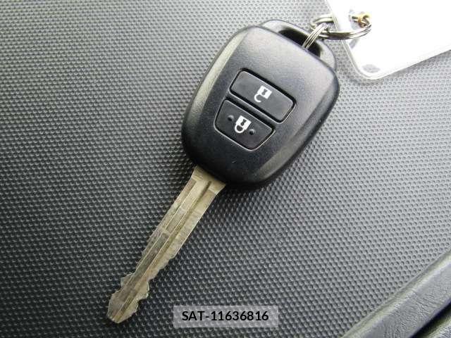 Toyota HIACE VAN 2020-08 8330338-9