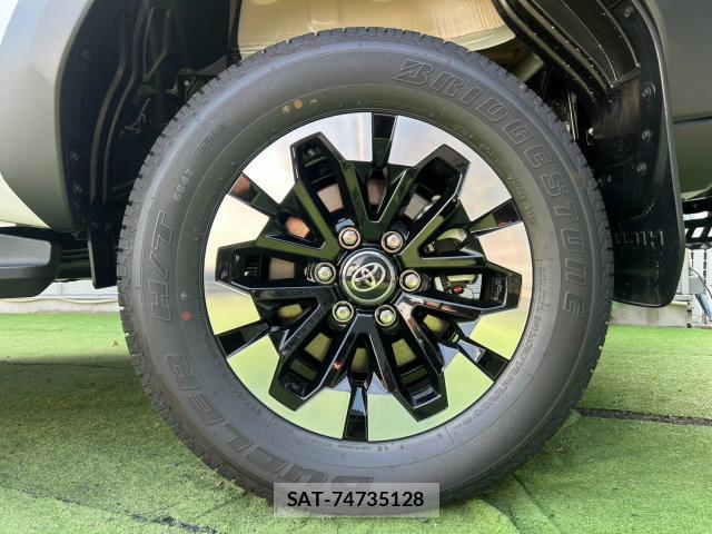 Toyota HILUX 2026-07 8328427-15