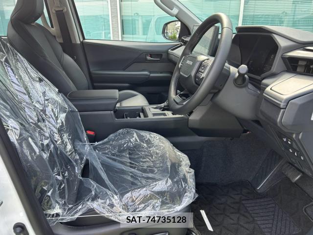Toyota HILUX 2026-07 8328427-16