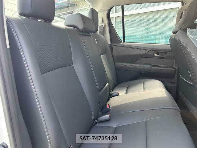 Toyota HILUX 2026-07 8328427-18