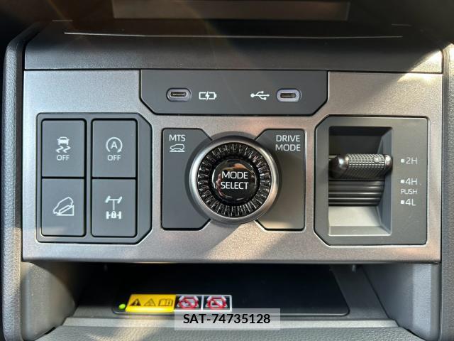 Toyota HILUX 2026-07 8328427-9