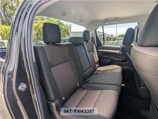 Toyota HILUX 2018-09 8329825-10