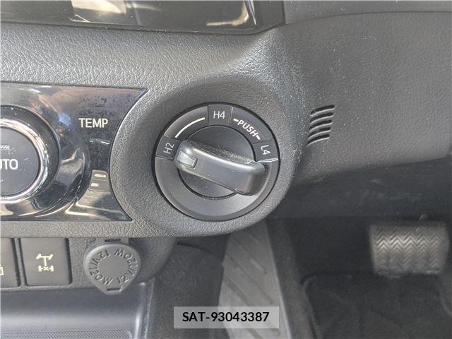 Toyota HILUX 2018-09 8329825-19
