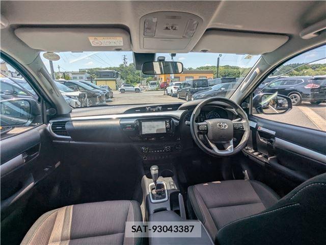 Toyota HILUX 2018-09 8329825-2