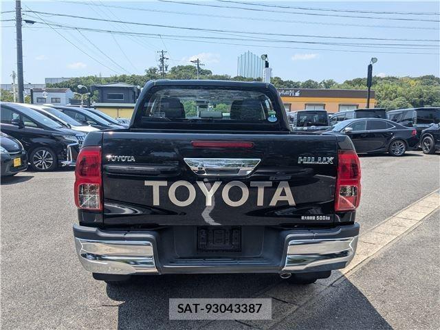 Toyota HILUX 2018-09 8329825-5