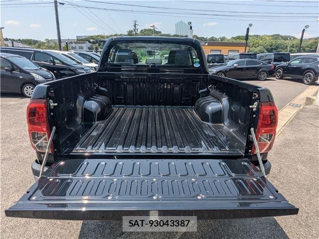 Toyota HILUX 2018-09 8329825-7
