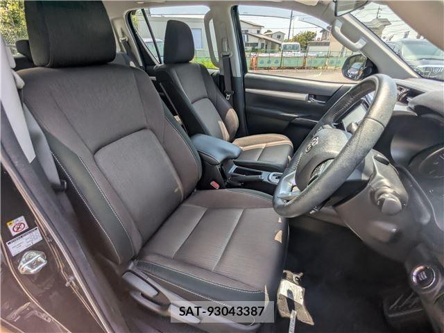 Toyota HILUX 2018-09 8329825-9