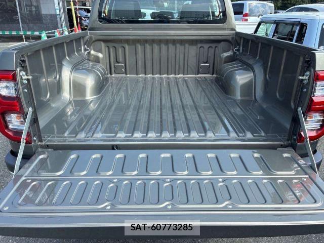 Toyota HILUX 2022-01 8330050-3