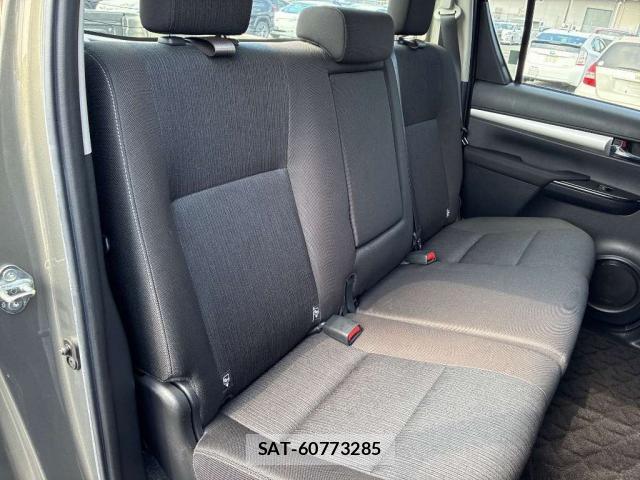 Toyota HILUX 2022-01 8330050-6