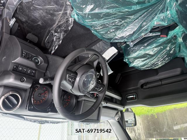 Suzuki JIMNY 2026-04 8328006-4
