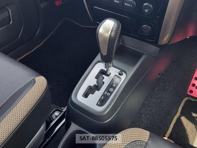 Suzuki JIMNY 2018-03 8329893-15