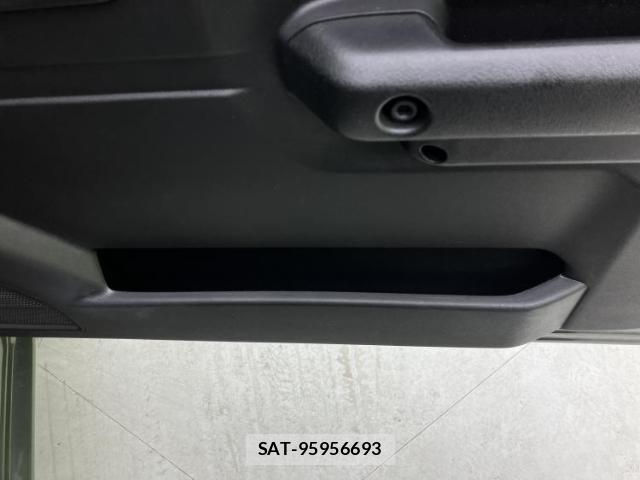 Suzuki JIMNY 2023-04 8330486-7