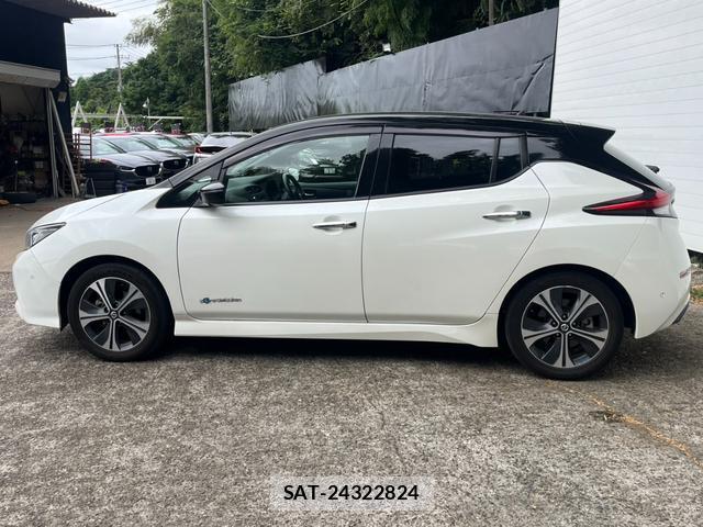 Nissan LEAF 2019-07 8328292-9