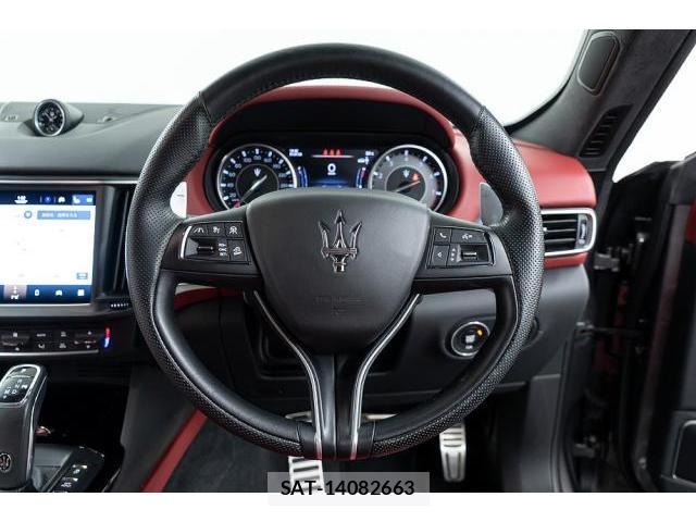 Maserati LEVANTE 2021-11 8329658-17