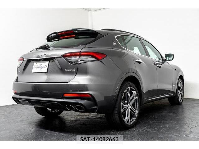 Maserati LEVANTE 2021-11 8329658-8