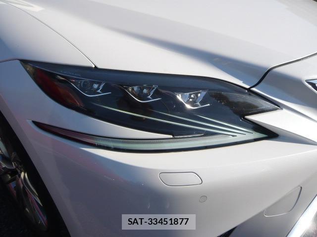 Lexus LS 2017-12 8329351-11