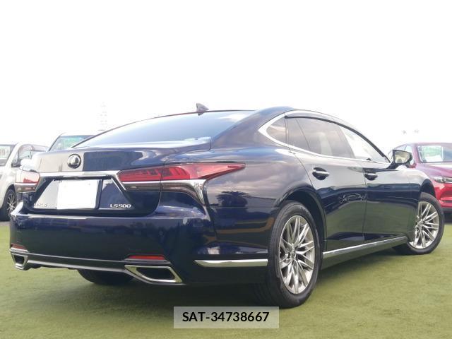 Lexus LS 2018-03 8330305-1