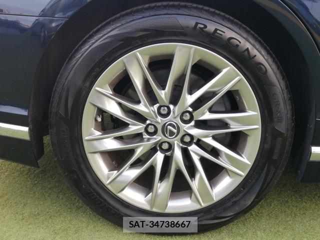 Lexus LS 2018-03 8330305-12