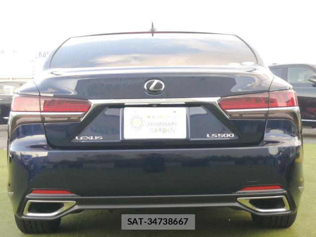 Lexus LS 2018-03 8330305-16