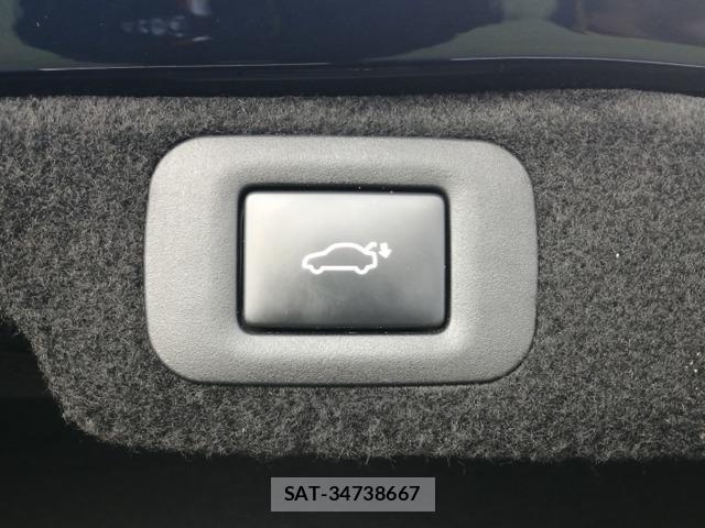 Lexus LS 2018-03 8330305-9