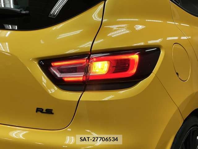 Renault LUTECIA 2019-01 8330697-16