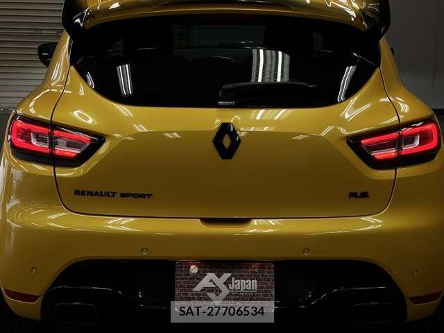 Renault LUTECIA 2019-01 8330697-17