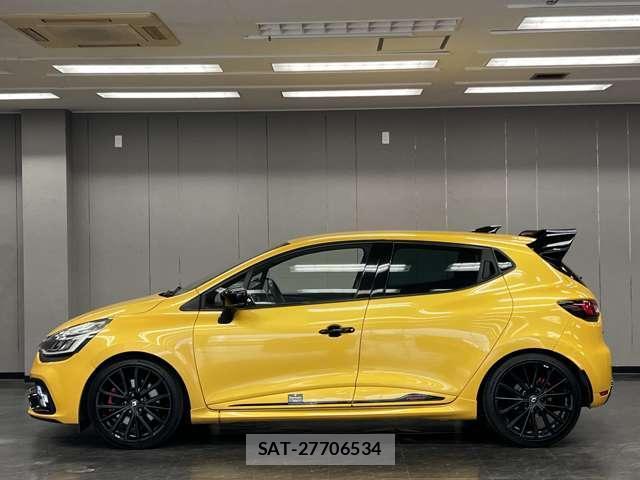 Renault LUTECIA 2019-01 8330697-9