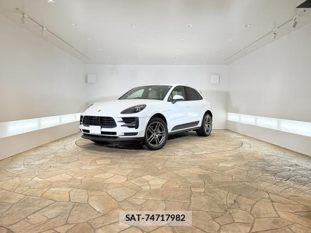 Porsche MACAN 2019-09 8328947-0