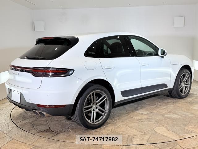 Porsche MACAN 2019-09 8328947-2