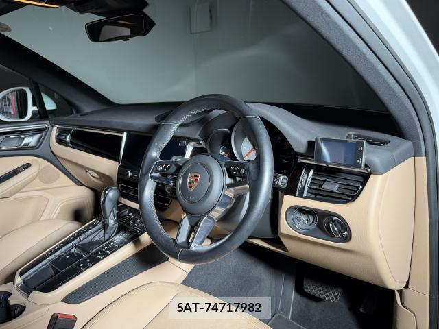Porsche MACAN 2019-09 8328947-3