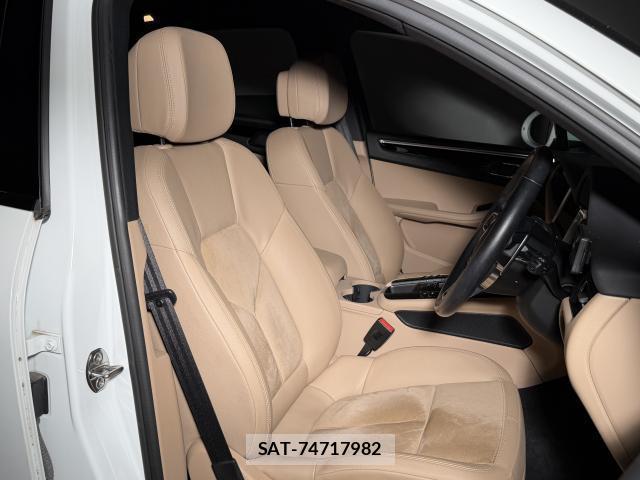 Porsche MACAN 2019-09 8328947-4