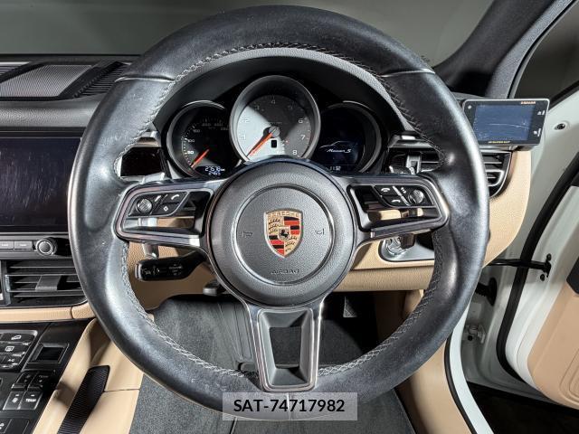 Porsche MACAN 2019-09 8328947-6