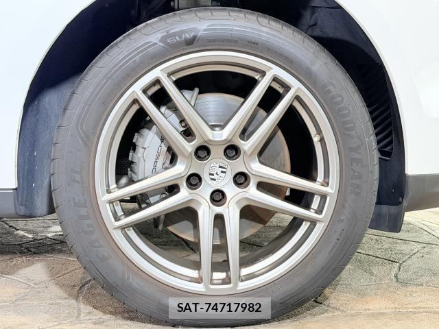 Porsche MACAN 2019-09 8328947-8