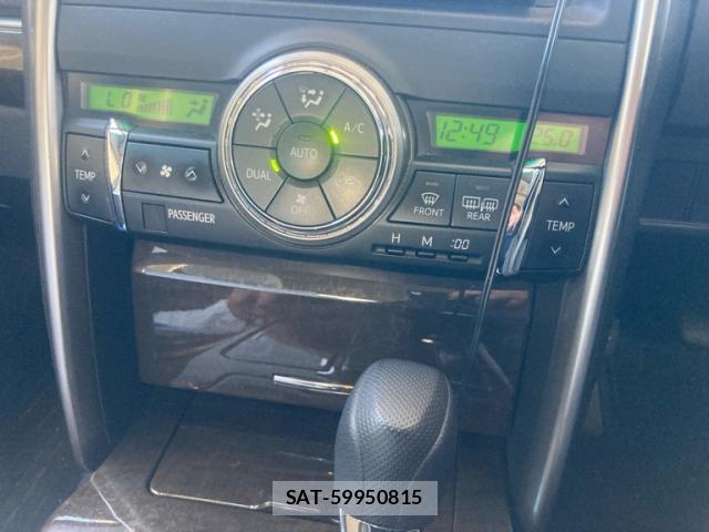 Toyota MARK X 2013-03 8328912-16