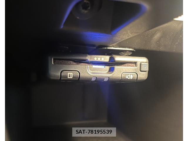 Renault MEGANE 2022-10 8330156-13